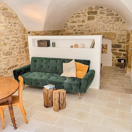 Spacieux De Caractere Appartement Montaren-et-Saint-Médiers