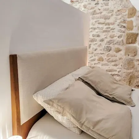 Spacieux De Caractere