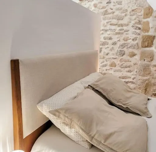 Spacieux De Caractere