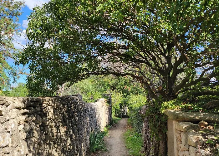 Spacieux De Caractere Montaren-et-Saint-Médiers